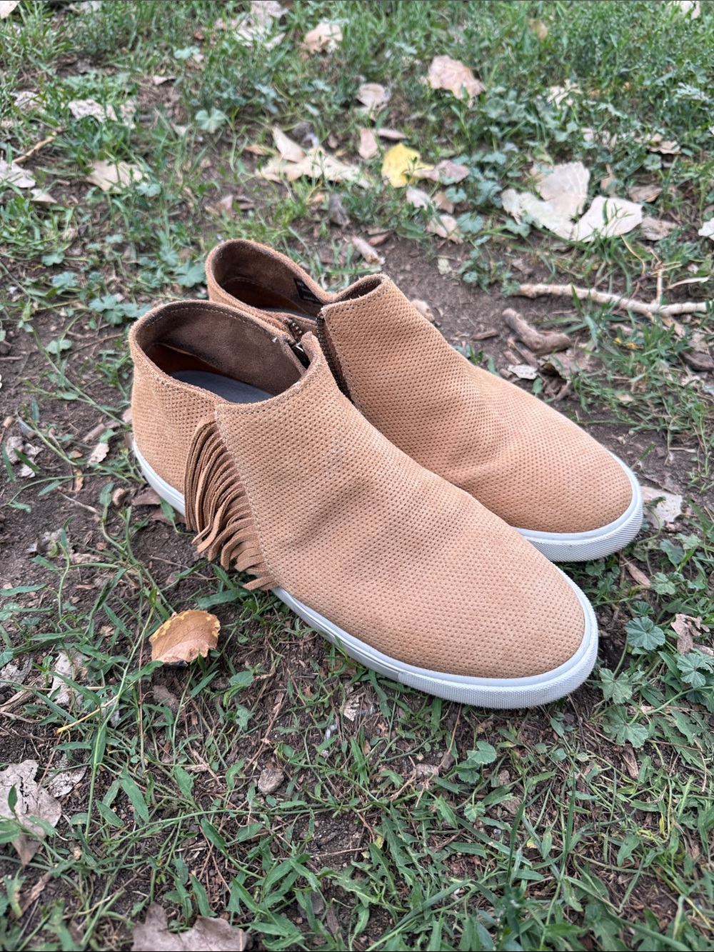 Minnetonka leather fringe flats